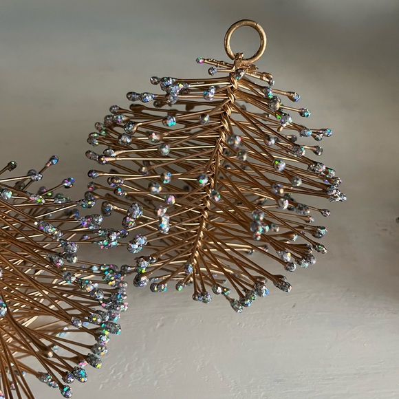Set of 3 gold pine cones wire pinecone with glittery ends winter decor ornaments - Picture 4 of 8